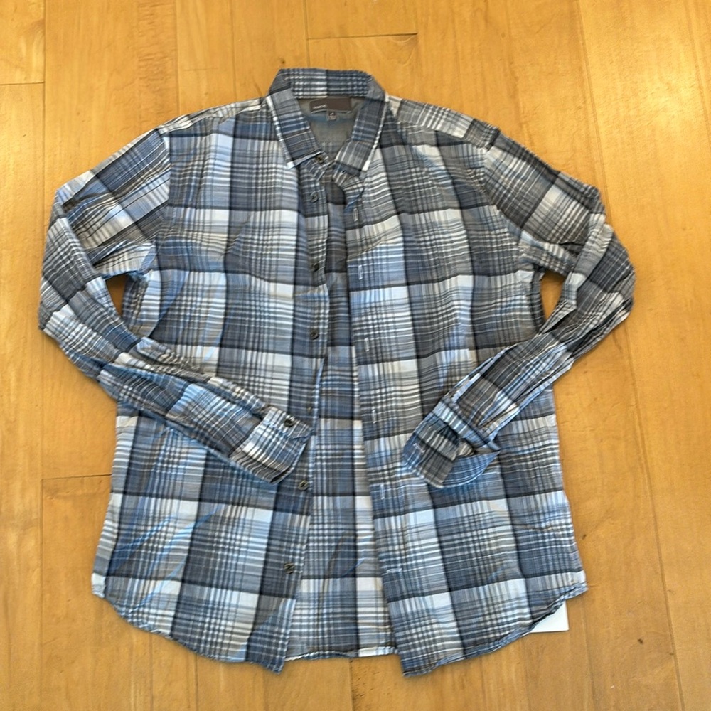 Vince men’s plaid button down size M